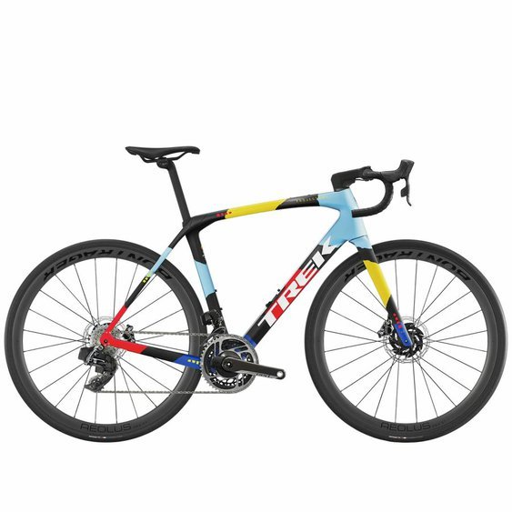 /images/2025_TREK/Bicykel_TREK_Domane_SLR8_AXS_Gen4_ClassicsTeamReplica.jpg