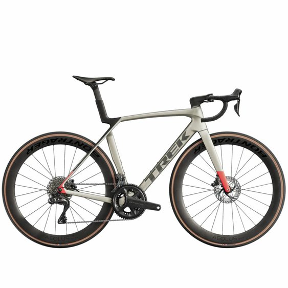/images/2025_TREK/Bicykel_TREK_Madone_SL7_Gen8_MatteLunarSilver_1.jpg