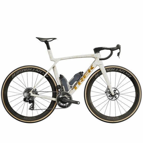 /images/2025_TREK/Bicykel_TREK_Madone_SLR9_Gen8_AXS_EraWhite_1.jpg