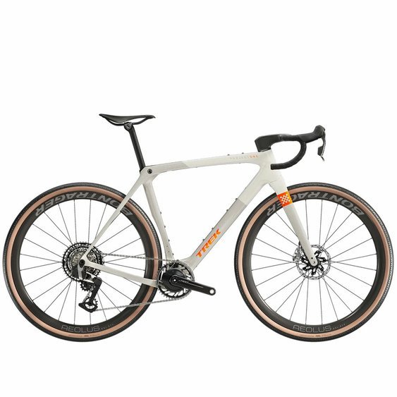 /images/2025_TREK/Gravel bicykel_TREK_Checkmate_SLR9_AXS_EraWhiteBuffBeige_1.jpg