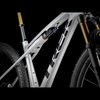 /images/2025_TREK/Horsky bicykel_TREK_Supercaliber_SLR_9.9_XTR_Gen2_ArgentDrizzle_5.jpg
