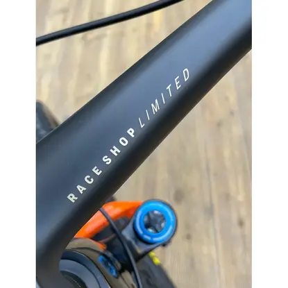 dc302c93-7207-40b6-a014-e1b2d33a716a