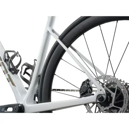 images/2026_GIANT/Cestny bicykel GIANT Defy Advanced Pro 1 White_3.webp
