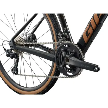 images/2026_GIANT/Gravel GIANT Revolt Advanced 2 Carbon Smoke_1.webp