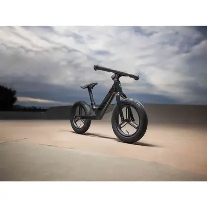 images/2026_GIANT/Karbonove odrazadlo GIANT PRE black_10.webp