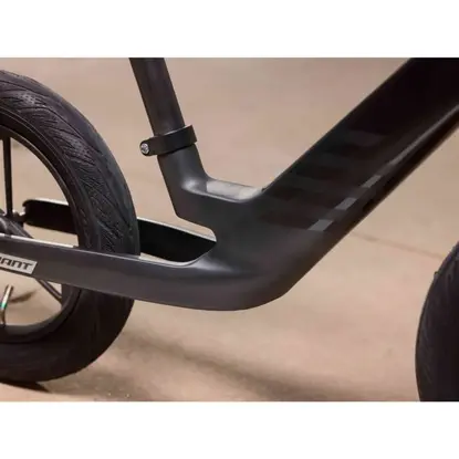 images/2026_GIANT/Karbonove odrazadlo GIANT PRE black_11.webp