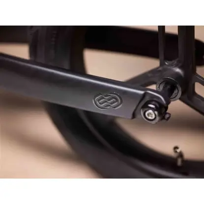 images/2026_GIANT/Karbonove odrazadlo GIANT PRE black_13.webp