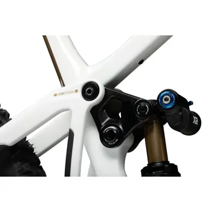 Enduro PIVOT Firebird xt Di2 ilustracny biela_2.webp